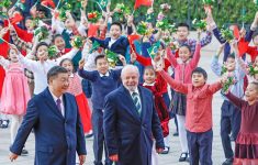 lula-e-recebido-pelo-presidente-chines,-xi-jinping,-em-cerimonia-em-pequim