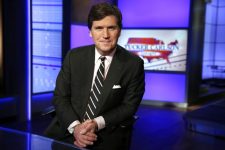 fox-news-anuncia-saida-de-tucker-carlson,-apresentador-do-programa-de-maior-audiencia-do-canal-americano