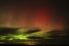 tempestade-solar-leva-cenas-de-aurora-boreal-para-regioes-nas-quais-geralmente-nao-sao-vistas;-veja-fotos