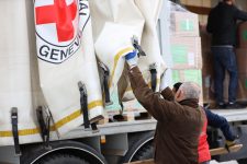 primeiro-aviao-com-ajuda-humanitaria-da-cruz-vermelha-chega-ao-sudao-neste-domingo