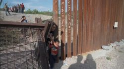 video:-flagrante-mostra-coiote-deixando-imigrantes-na-fronteira-do-mexico-com-os-eua