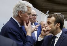 apos-nomeacao-de-primeiro-ministro-de-direita,-milhares-de-franceses-vao-as-ruas-protestar-contra-macron