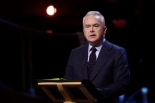 ex-apresentador-da-bbc-huw-edwards-e-condenado-apos-admitir-ter-imagens-pornograficas-de-criancas